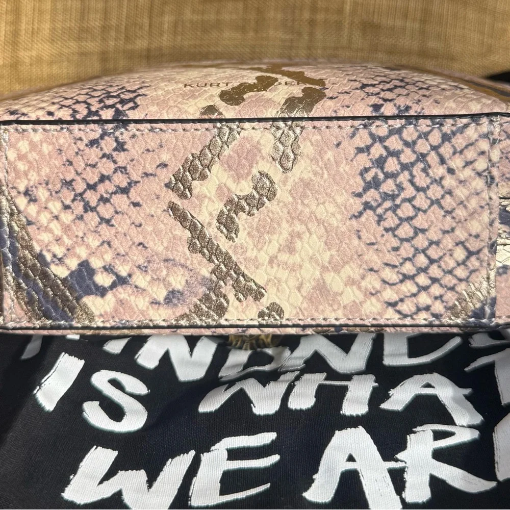 Kurt Geiger Shoreditch Small Camera Crossbody Bag in Pink Snake-Embossed Leather - Picture 4 of 5